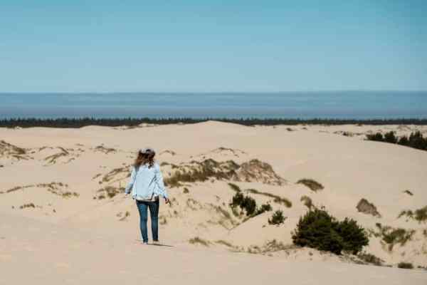 hiking on sand dunes in Oregon