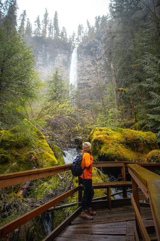 what to wear hiking to oregon's waterfalls