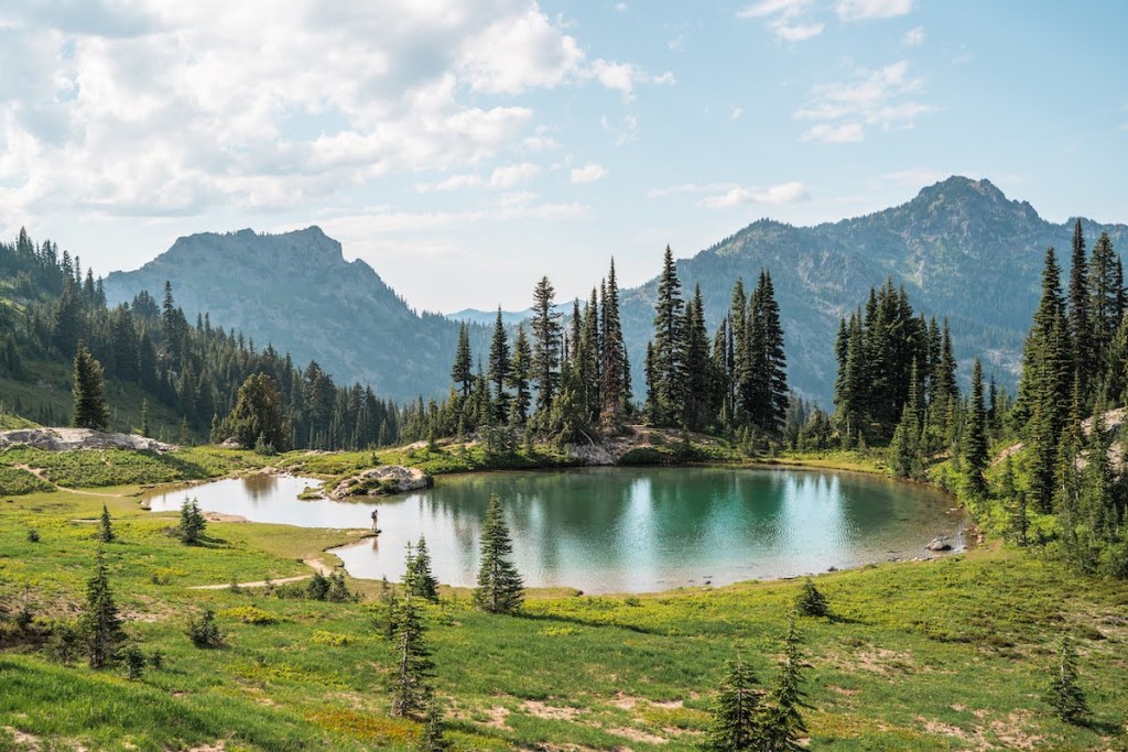 Naches Peak Loop alpine lake hike in Washington