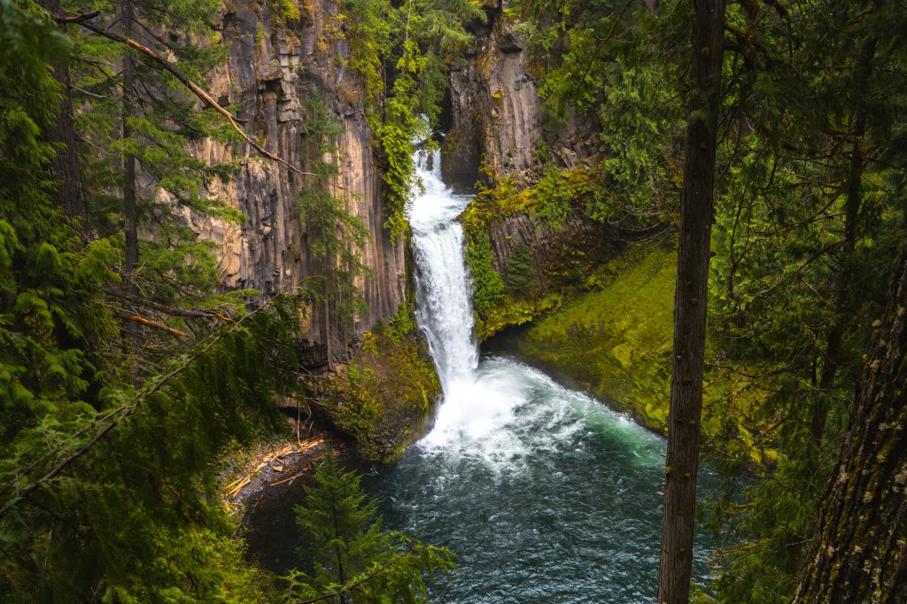 Oregon Highway of Waterfalls Road Trip Itinerary