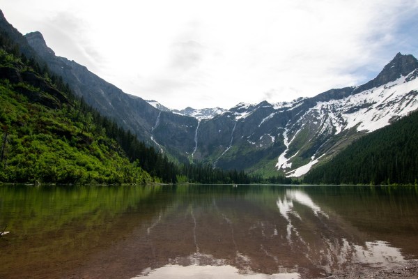 wide angle hiking photo with beginner hiking photography gear