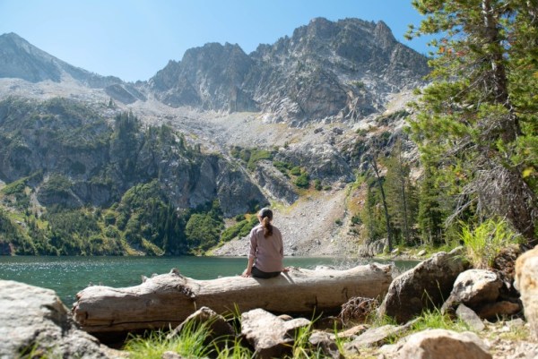 alpine lake on trail to Sawtooth Lake