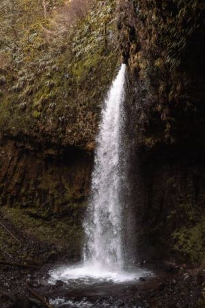 Oregon waterfall in Fall