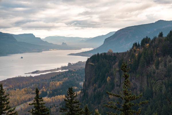 Vista House from the Portland Women's State Scenic Viewpoint