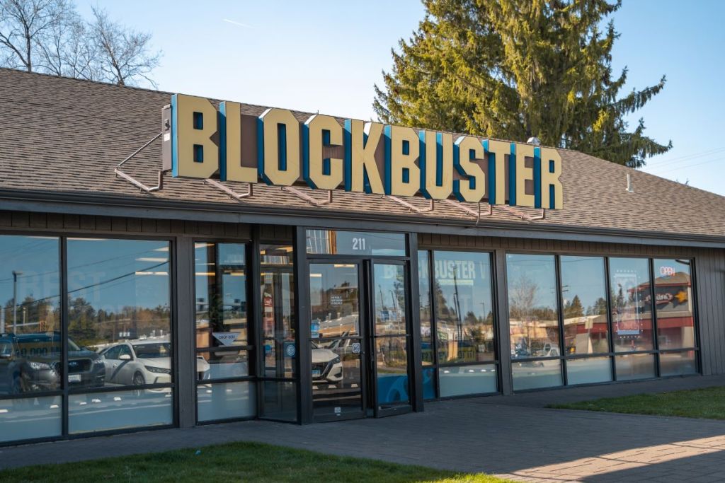 photo of the last Blockbuster entrance in Bend Oregon