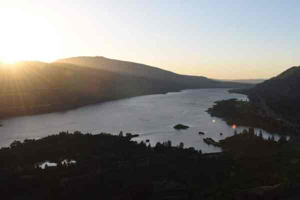 Rowena Crest Viewpoint at sunrise