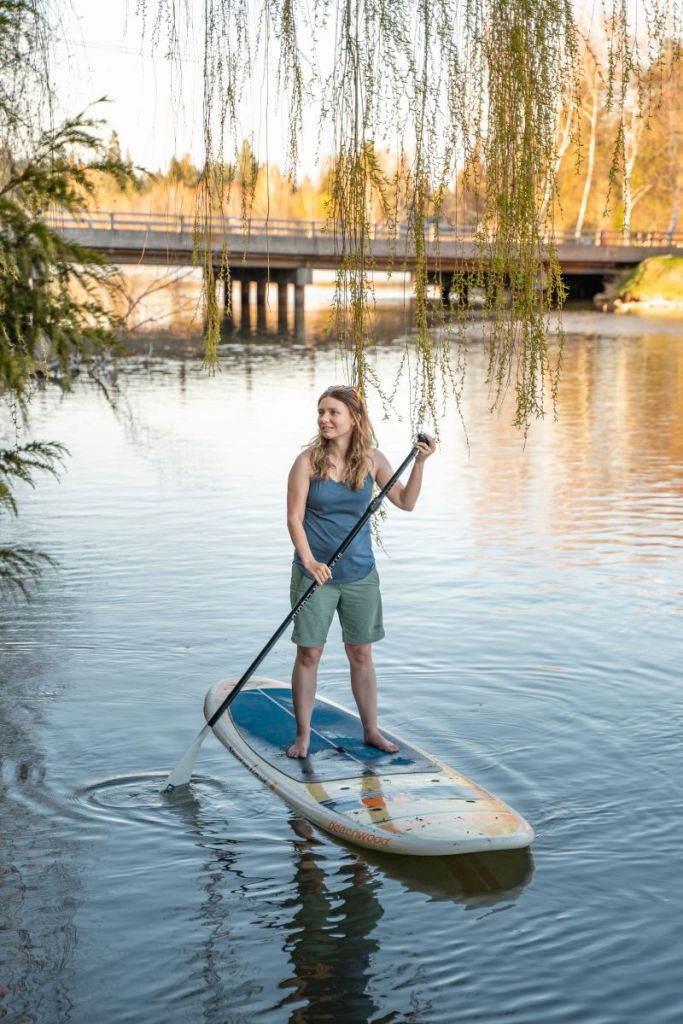 summer paddle boarding in Bend Oregon